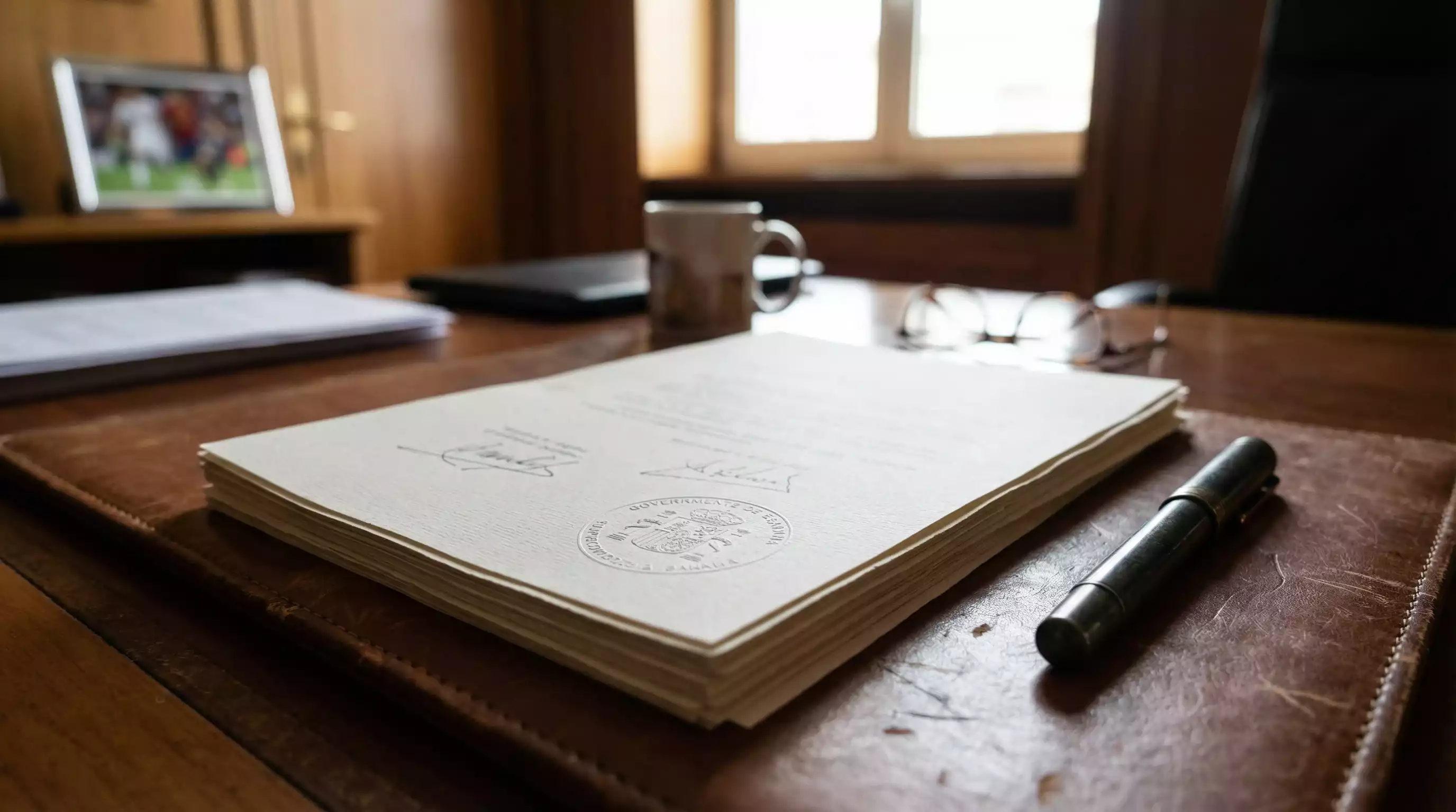 Documento oficial con sello de regulación de juego online en España